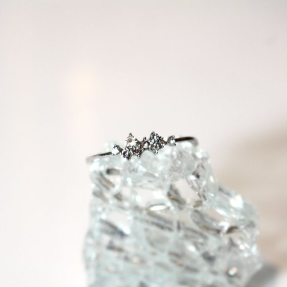 Simple Minimalist Diamond Flowline Ring size 8 💔 - Picture 9 of 10